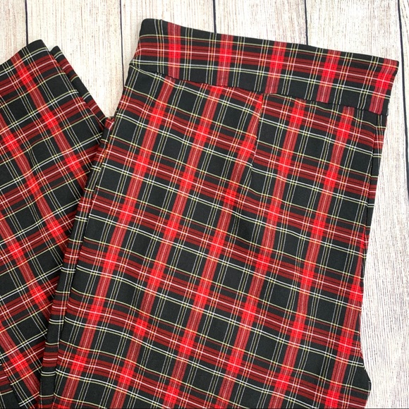 Terra & Sky Red & Black Plaid Cropped Pants - Picture 2 of 8